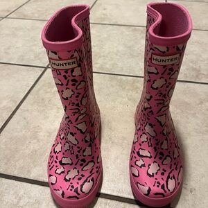 Hunter Kids' First Classic Leopard Print Rain Boot in Alaskan Pink